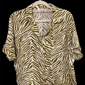 Rose and Olive Super Cute shirt 100% Rayon zebra print trending now Sz Large